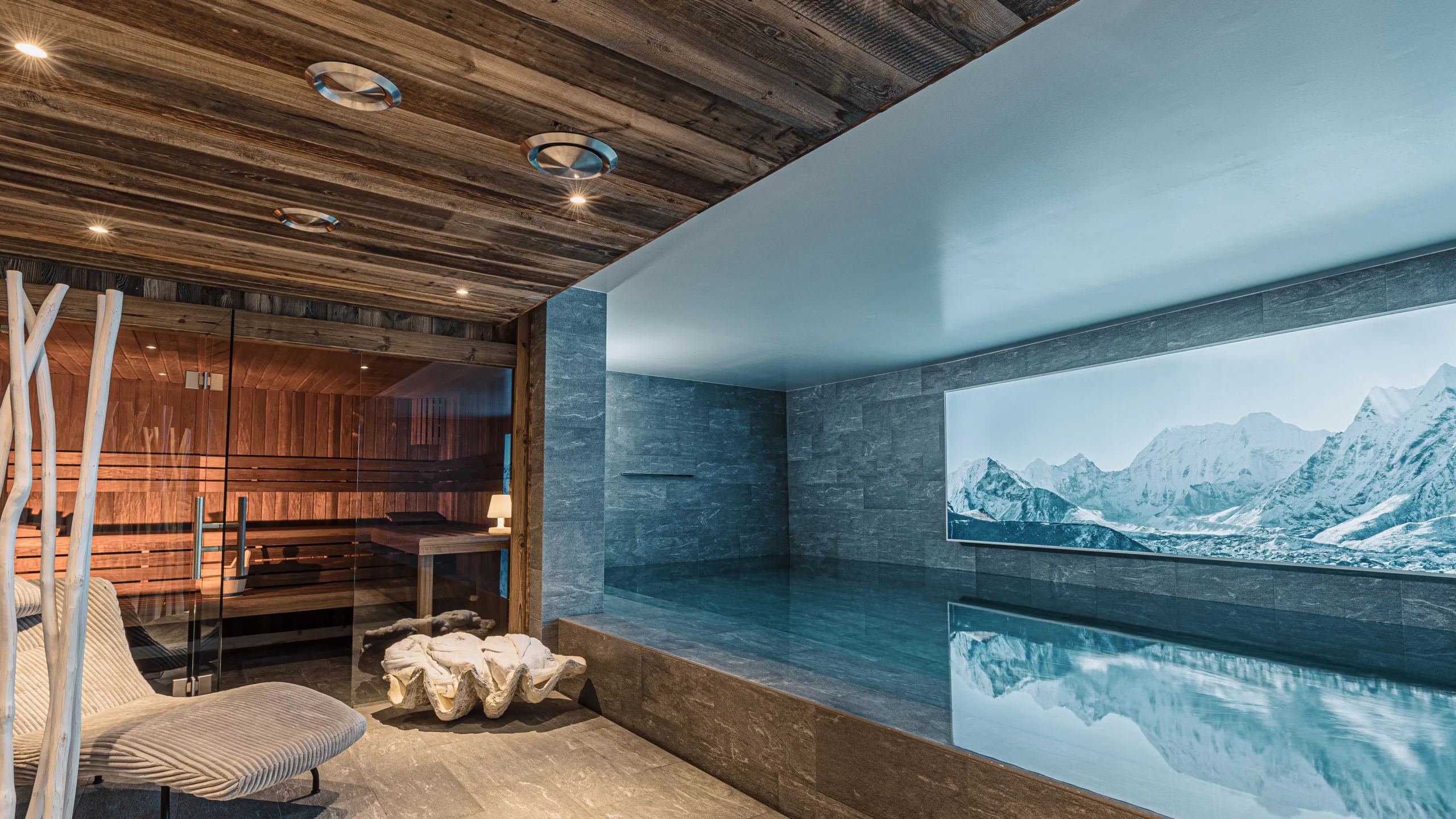 Indoor pool in Chalet Orca